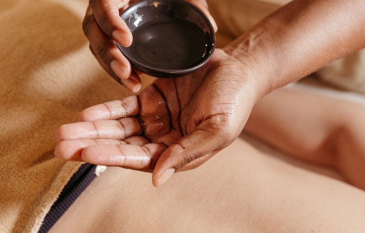 Hair oiling in pregnancy: what to check with your doctor
