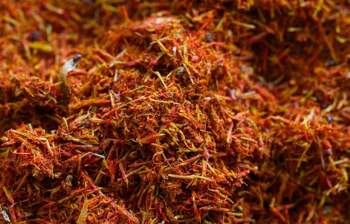 Saffron, turmeric or vitamin C: choosing one brightening active